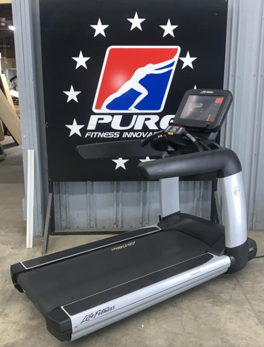 Life Fitness | Discover SE3 95T Treadmill