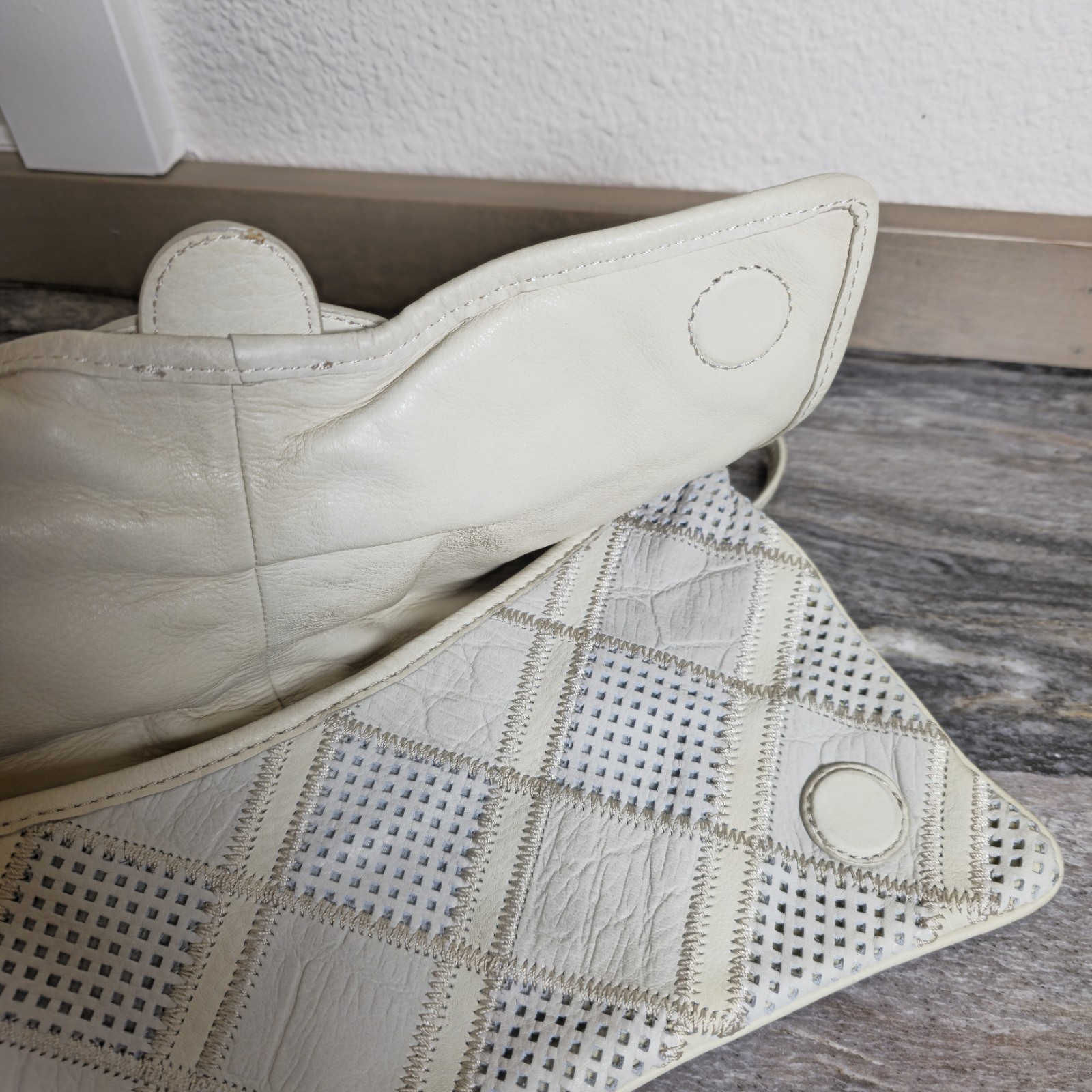 B. Makowsky Ivory Leather Patchwork Bow Shoulder … - image 4