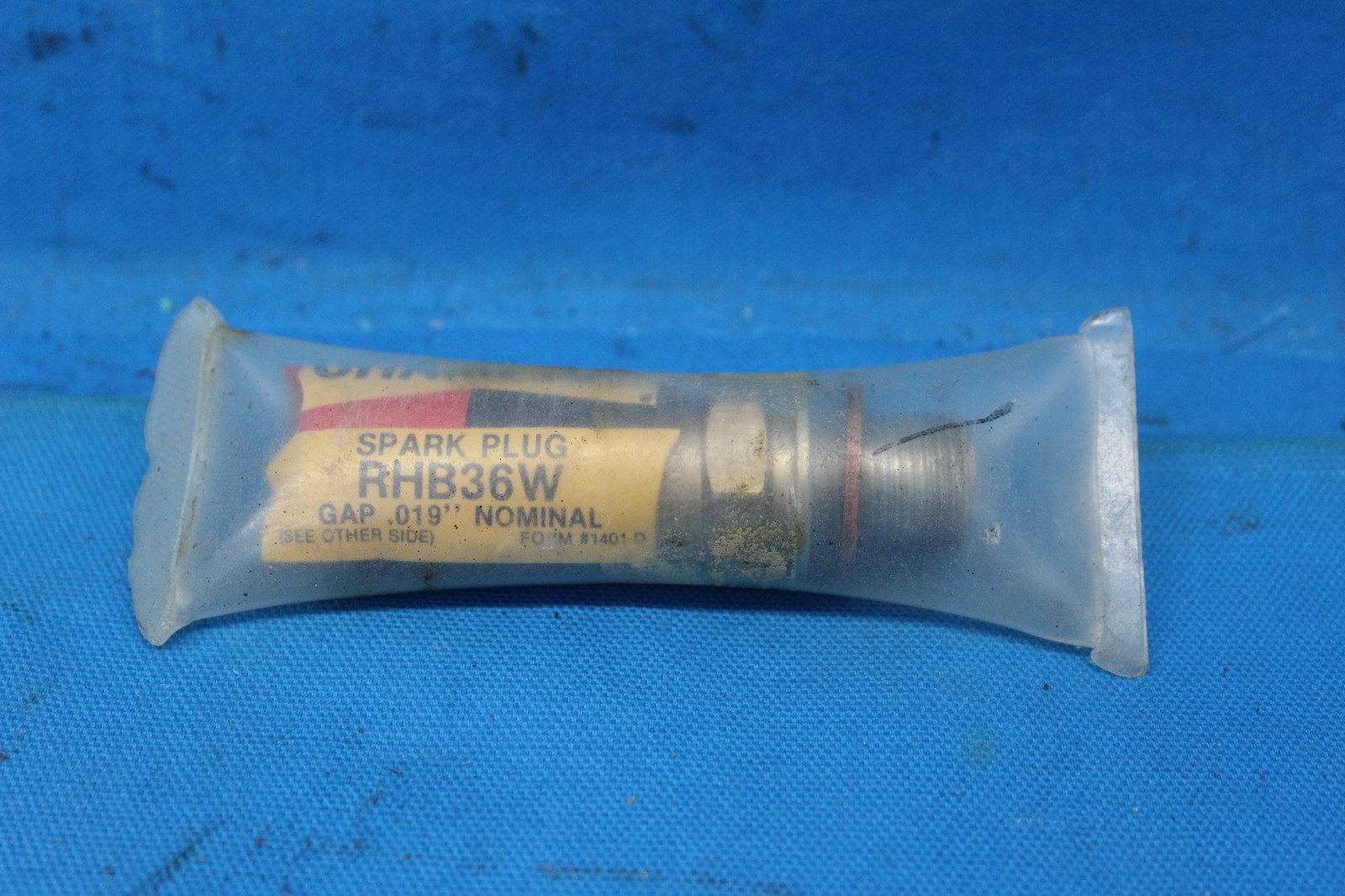 Champion Spark Plug P/N: RHB36W 24858