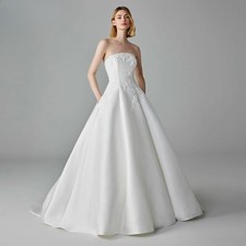 Elegant Satin Wedding Dresses Strapless Lace Appliques A-Line Pleated Backless