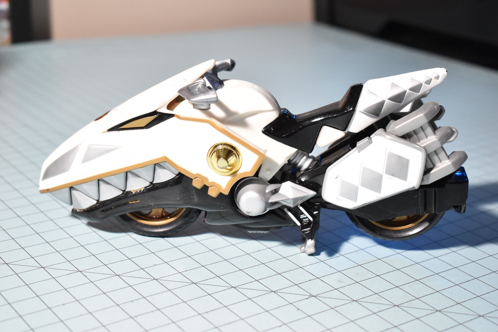 Power Rangers Dino Thunder White Raptor Cycle Bandai Motorcycle With Missile