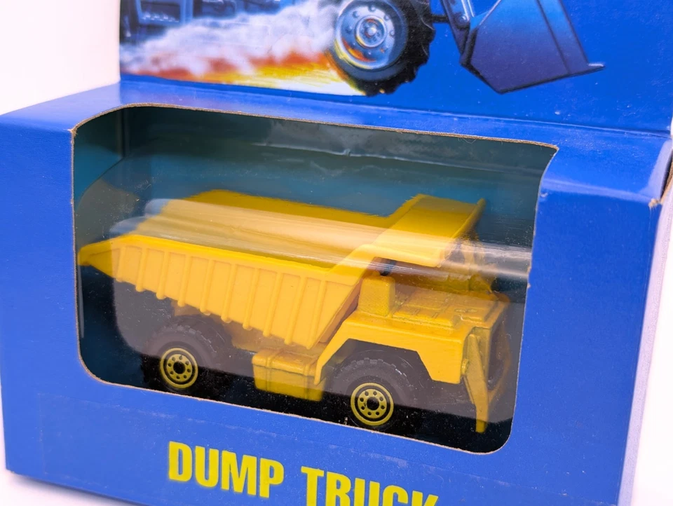 Hot Wheels 1171 CAT Dump Truck - Rarer International Box - Image 2 of 3