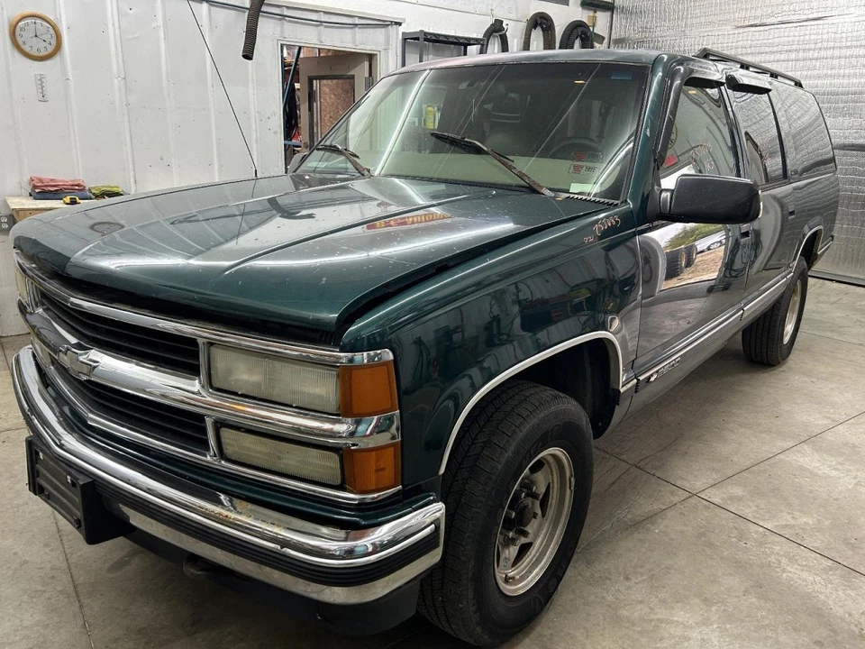 Отделочная панель задней двери со стороны пассажира 1997 Chevrolet Suburban 2500 - Изображение 3 из 4