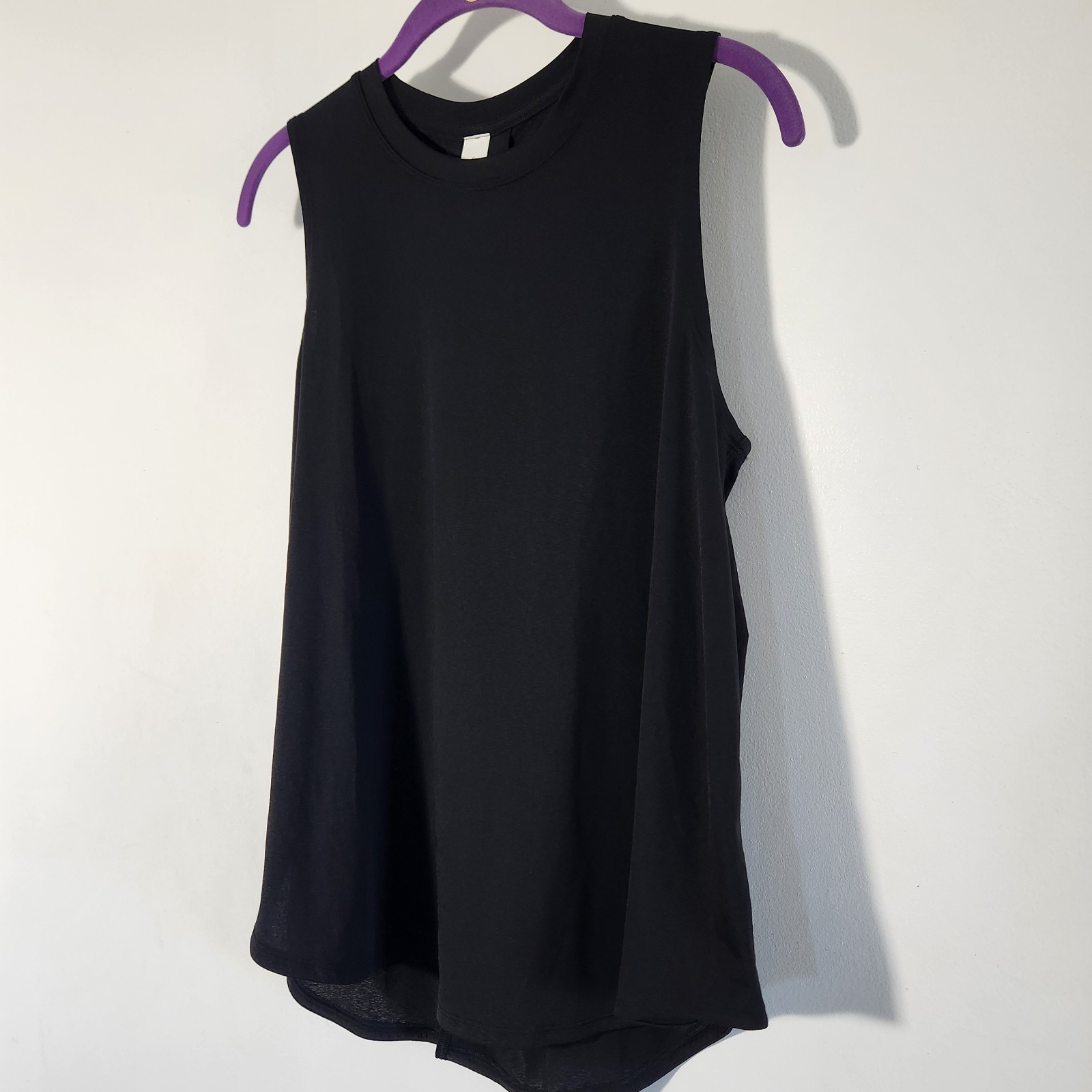 Lululemon Lightweight Split-Back Training Tank To… - image 2