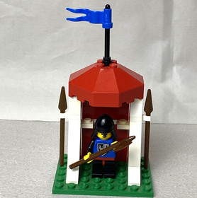 Lego - Black Falcons  - 6035 - Castle Guard - 99% Complete