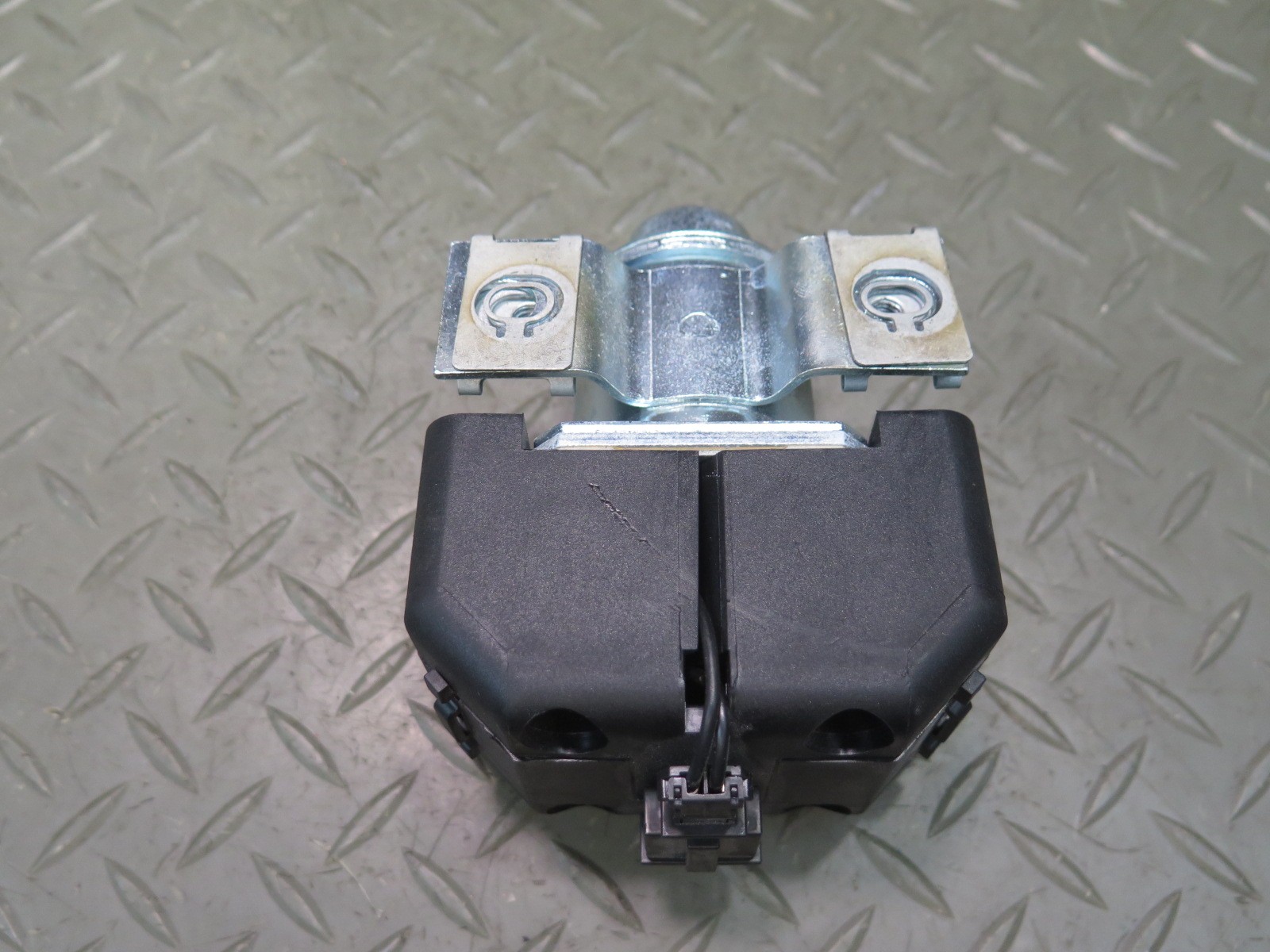 2006-2012 BENTLEY CONTINENTAL FLYING SPUR REAR BATTERY DISCHARGE RELAY MODULE