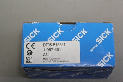 NEW SICK LASER DISTANCE SENSOR  DT35-B15551