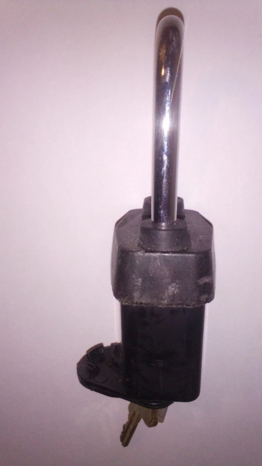 Master Lock 6121Lj Padlock, Keyed Different, Long Shackle, Rectangular Steel - Image 2 of 4