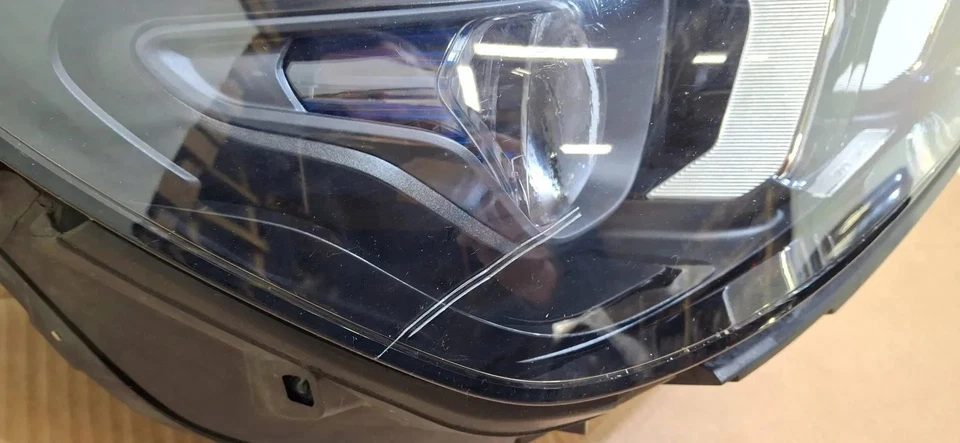 Faro delantero derecho mercedes-benz gle a1679061700 led - Imagen 4 de 4