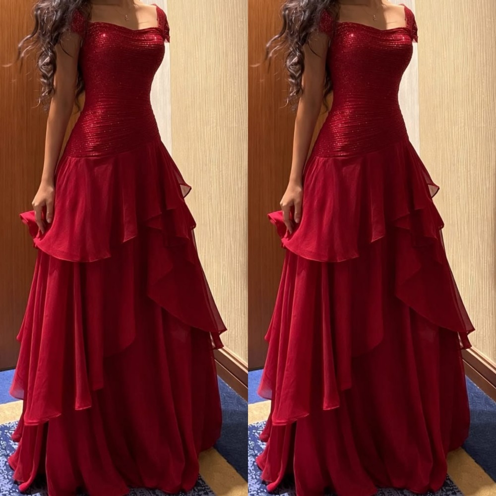 Vestido de graduación rojo manga gorra línea A volantes en capas largo formal noche fiesta vestido