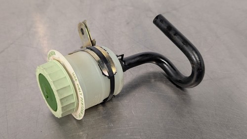 EB1450 2001 01 PORSCHE 996 911 TURBO CLUTCH MASTER CYLINDER RESERVOIR CONTAINER