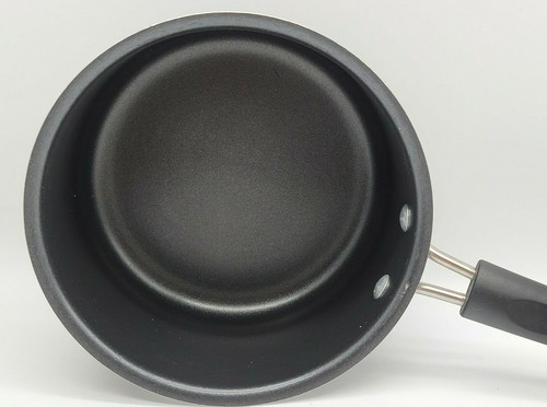 Cuisinart Saucepan 2.5 qt. nonstick interior, heat resistant handle and cover - Picture 3 of 5