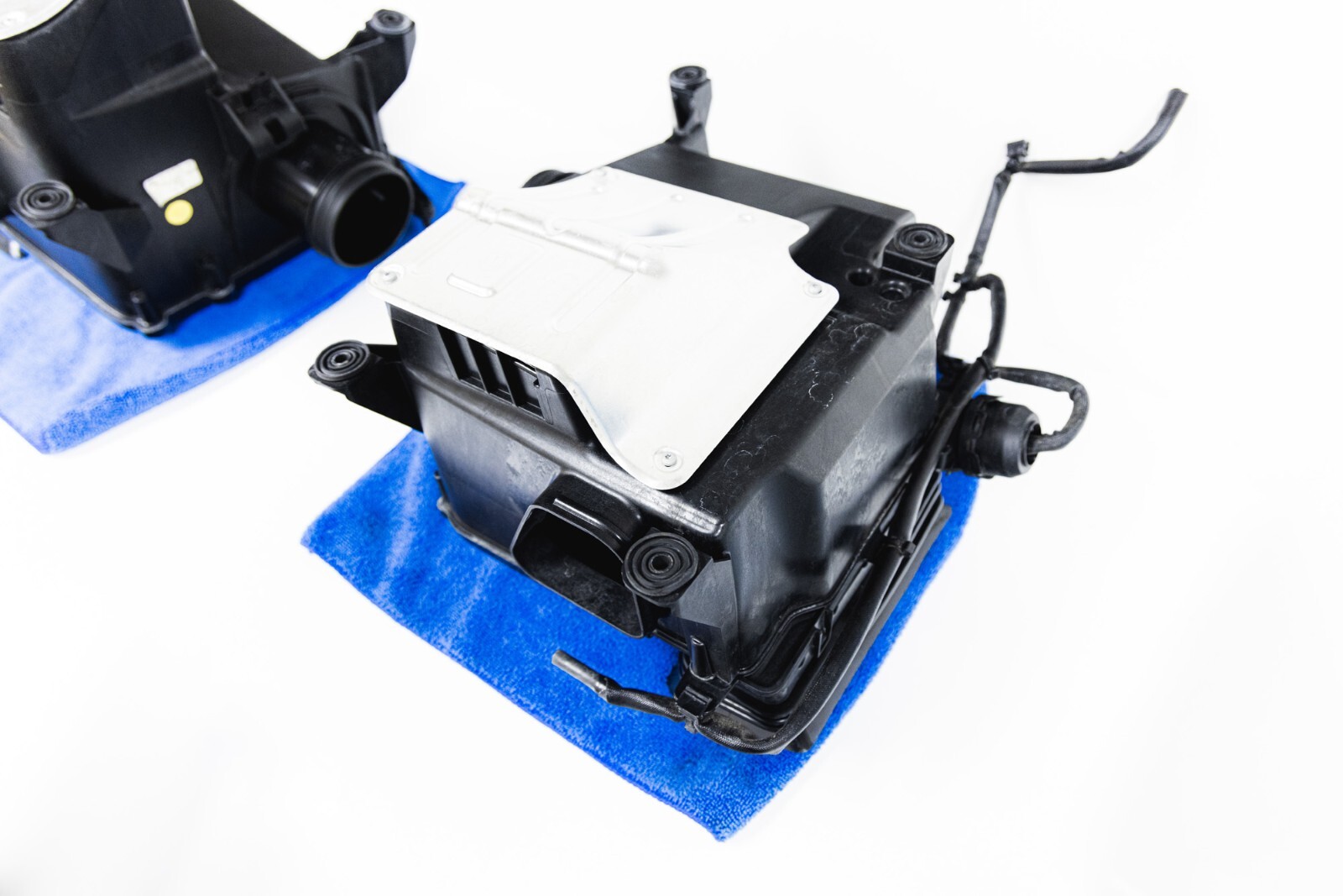 AUDI R8 REAR AIR INTAKE BOX SET CARBON FIBER OEM | 4S0133837P | 4S0133838P