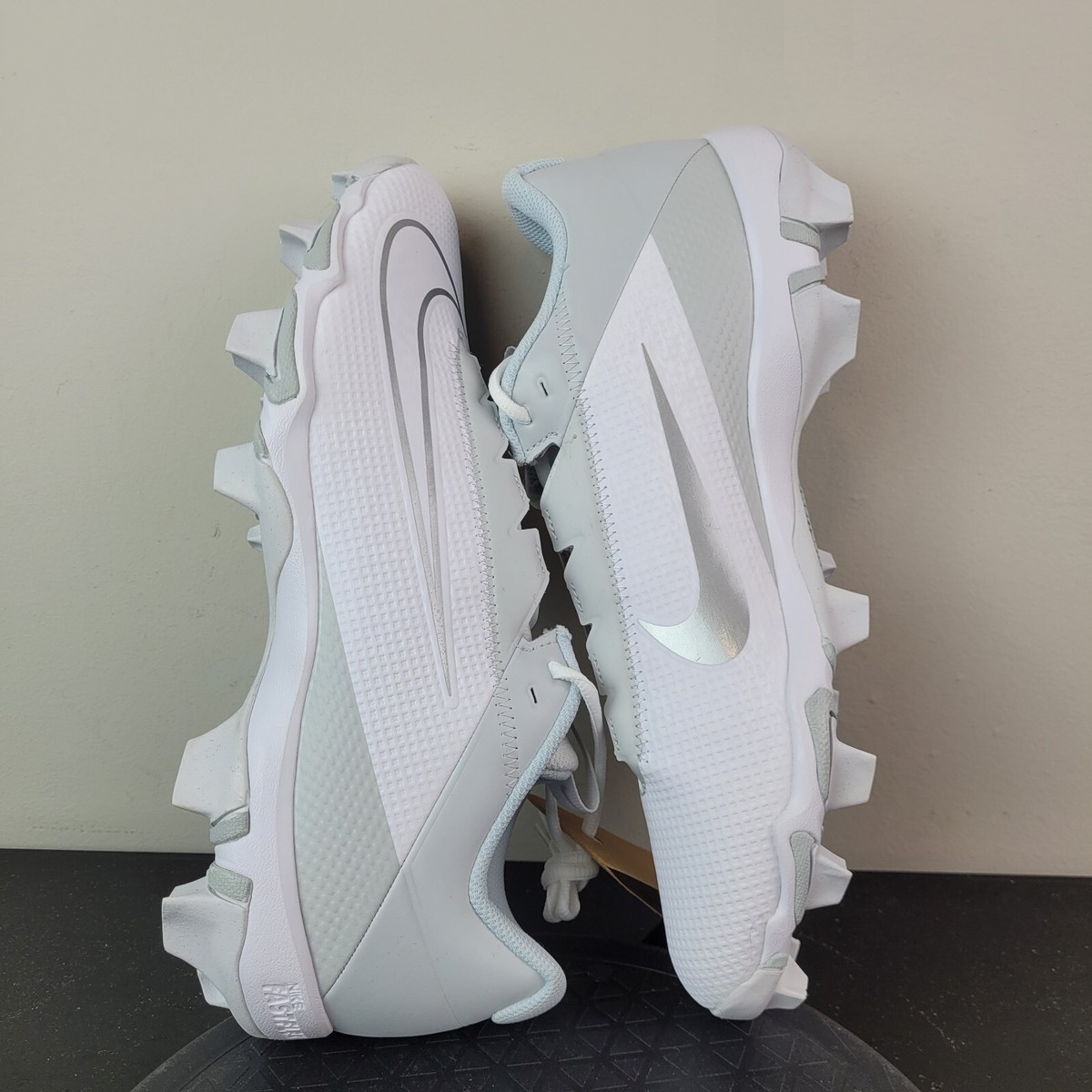 ナイキ　マーリン Amazon.com | Nike Air Max 2013 Shoes (HQ3481-099, Metallic