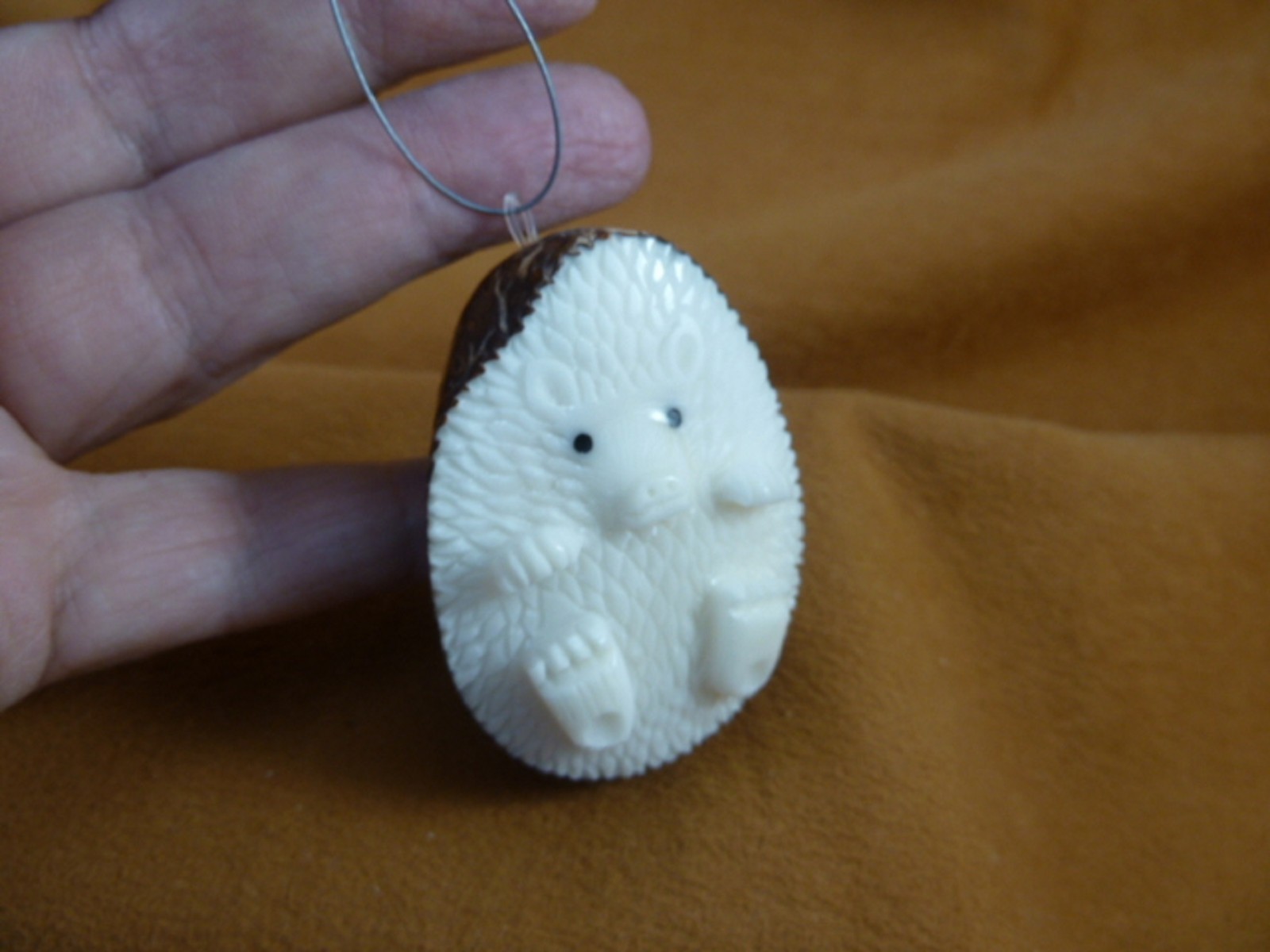 (TNE-HED-636i) Hedgehog hanging on string TAGUA NUT figurine hedgehogs