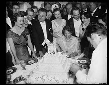 Washington DC Eleanor Roosevelt Cake Cutting 1930s Presidential Dinner