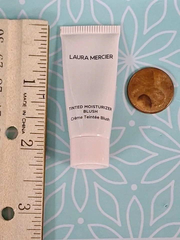 Rubor hidratante tintado Laura Mercier en PROVENZA 0,1 oz/3 ml MINI Foto 3 de 4