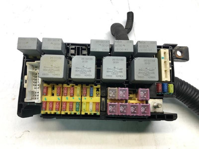 2004-2006 Chevrolet Aveo Engine Fuse Box Assembly OEM