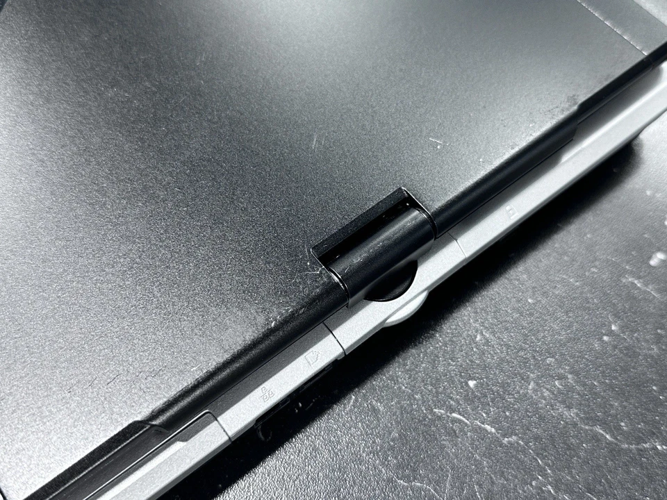 Fujitsu LifeBook P1630 Tablet PC Core 2 Duo 1.2GHz 2GB 64GB SSD WinXP NOS Flawed - Image 4 of 4