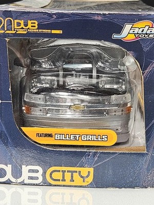 JADA DUB CITY 2000 CHEVY SUBURBAN silver 1:24 DIECAST MODEL CAR