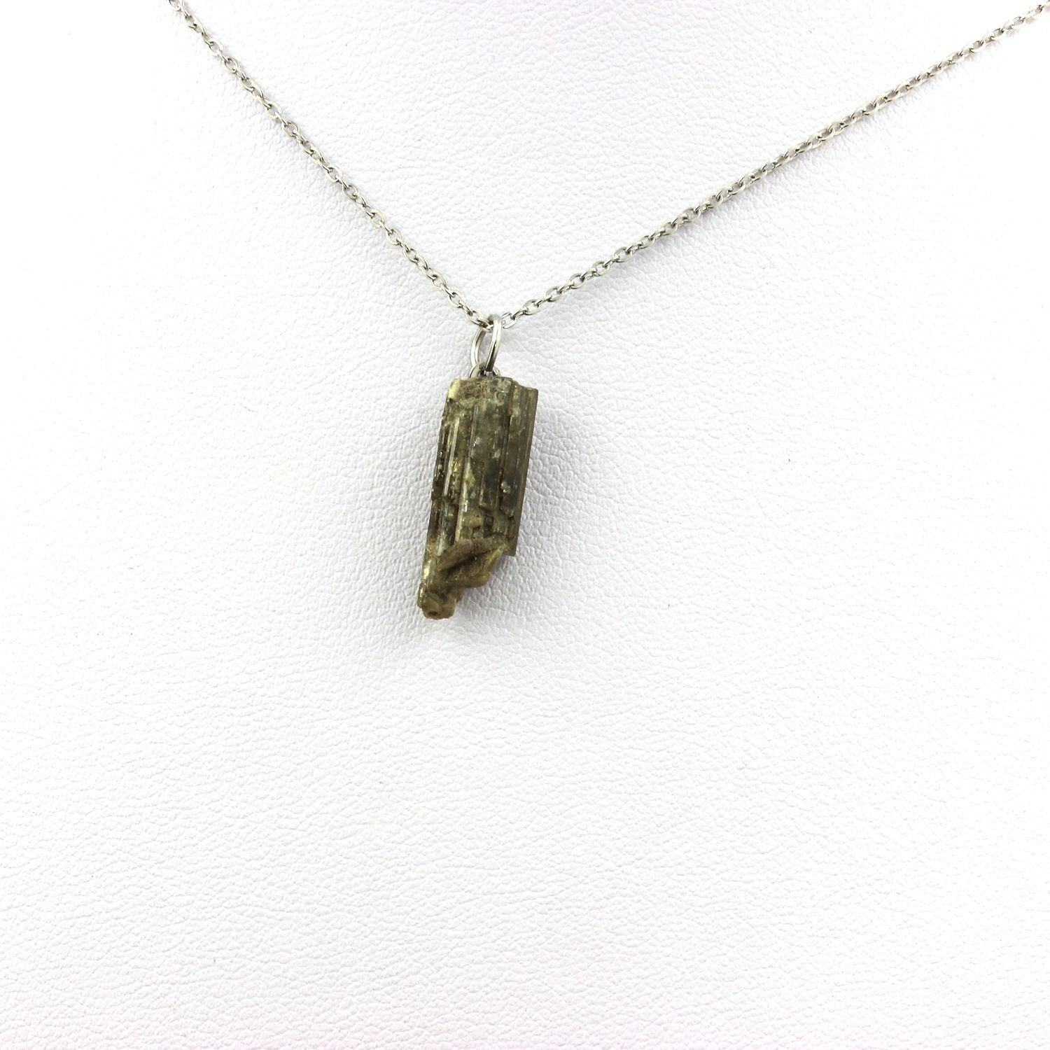 Collier Epidote brute de Belledonne pendentif pierre naturelle Isère de 6.99 ct