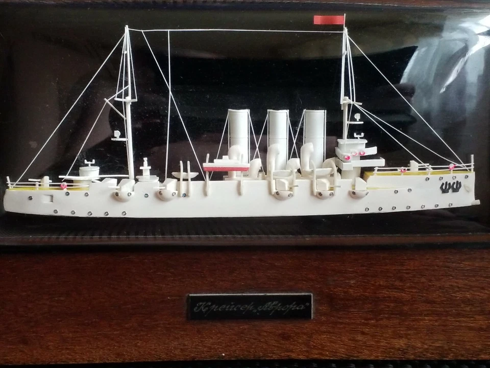 En la época CCCP, el modelo de nave AURORA  Foto 3 de 4