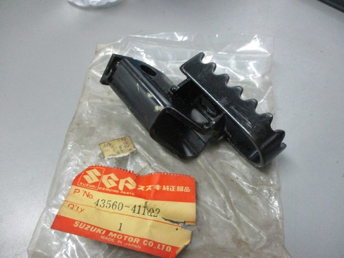 NOS Suzuki Footrest 1978 RM400 1978 RM250 1977-1981 TS250 43560-41102 - Picture 2 of 3
