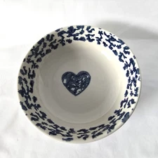 Tienshan Folk Art Hearts Bowl 💙 6.5" Blue White Spongeware Vintage 1990s