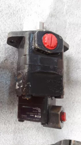 New OLD STOCK Eaton Vickers V2010-1F8S2S-1AA12 Hydraulic Valve