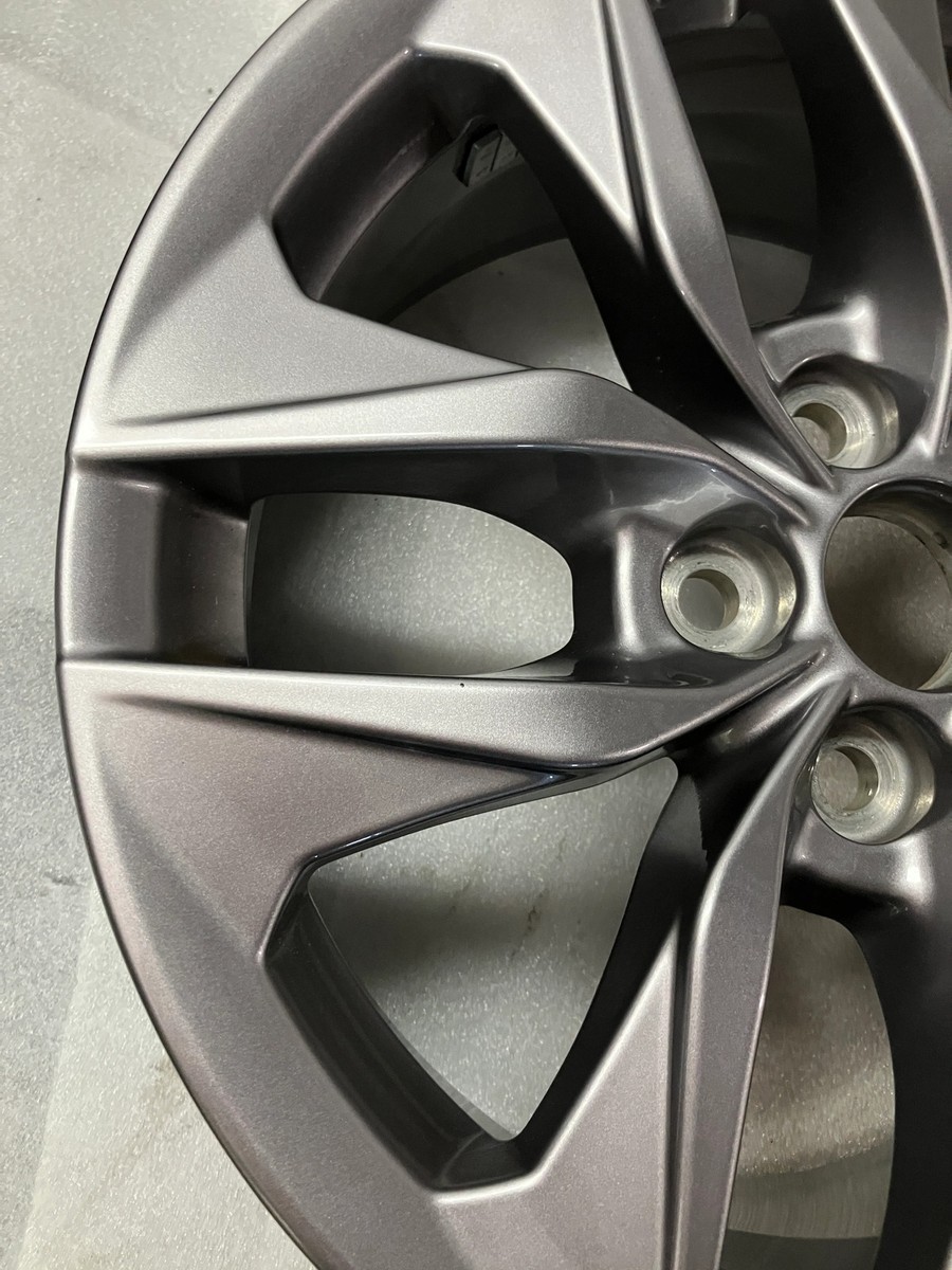 One 2025 Toyota Sienna Factory Alloy 17 Wheel Rim 69143 OEM