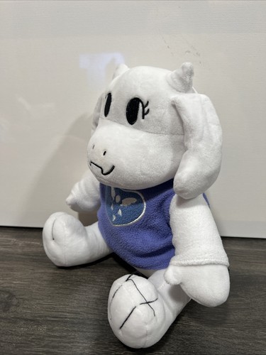 Undertale Toriel Rare HTF Fangamer Plush - Picture 3 of 5