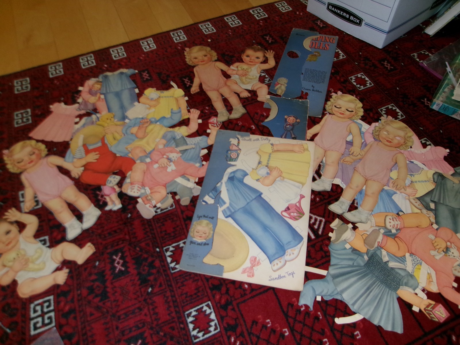 Unsorted lot Sleeping Dolls, vintage Whitman paper dolls, un