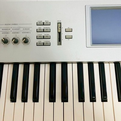 KORG Triton 61-Key Synthesizer Workstation Legendary