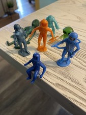 Lot Of 7 Vintage MPC Plastic Space Astronauts Gumball Aliens Toys Figures