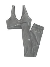 Alo Yoga Heart Throb Set Size large GREY