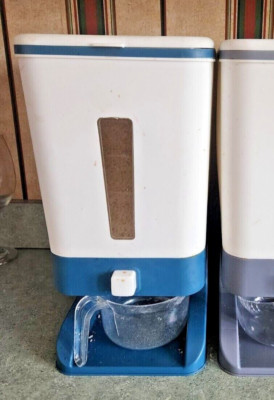 20 LB Rice Storage Barrell Container with 2 Cup Scoop Blue