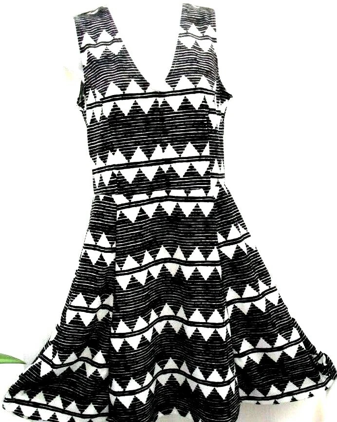 Black and white hot sale zig zag dress