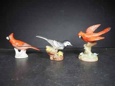 3 Vintage Crown Staffordshire Bachstelze & 2 rote Kardinäle
