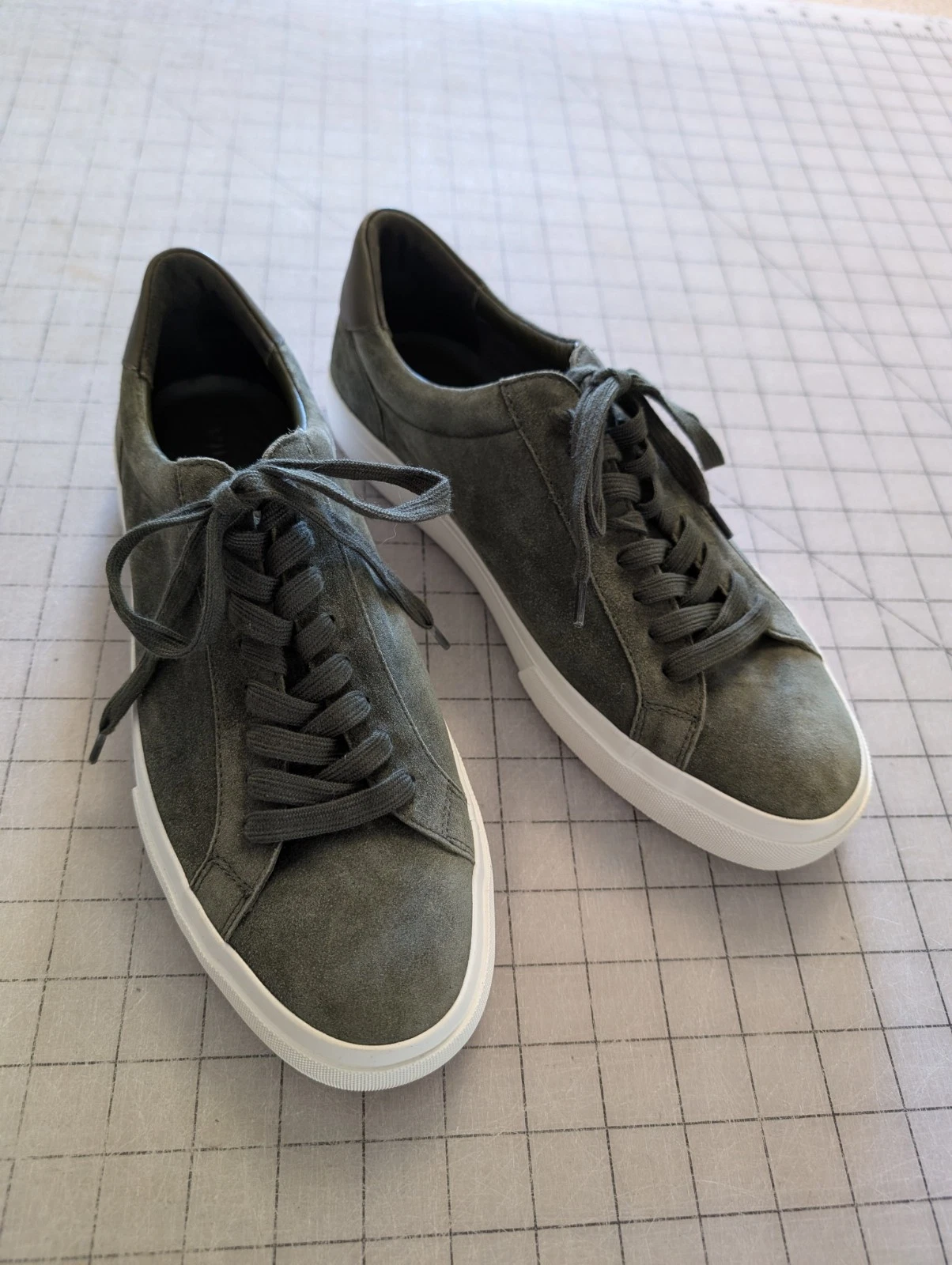 VINCE Mens 9M-42.5 Euro Suede Sneakers Shoes Low Top Casual Olive Green
