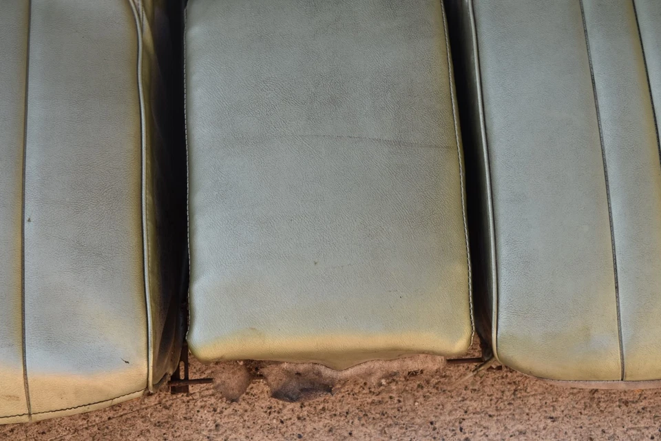 Pontiac Grand Prix 1968 asiento trasero sección superior reposabrazos rejilla de altavoz Gran 68 Foto 3 de 4