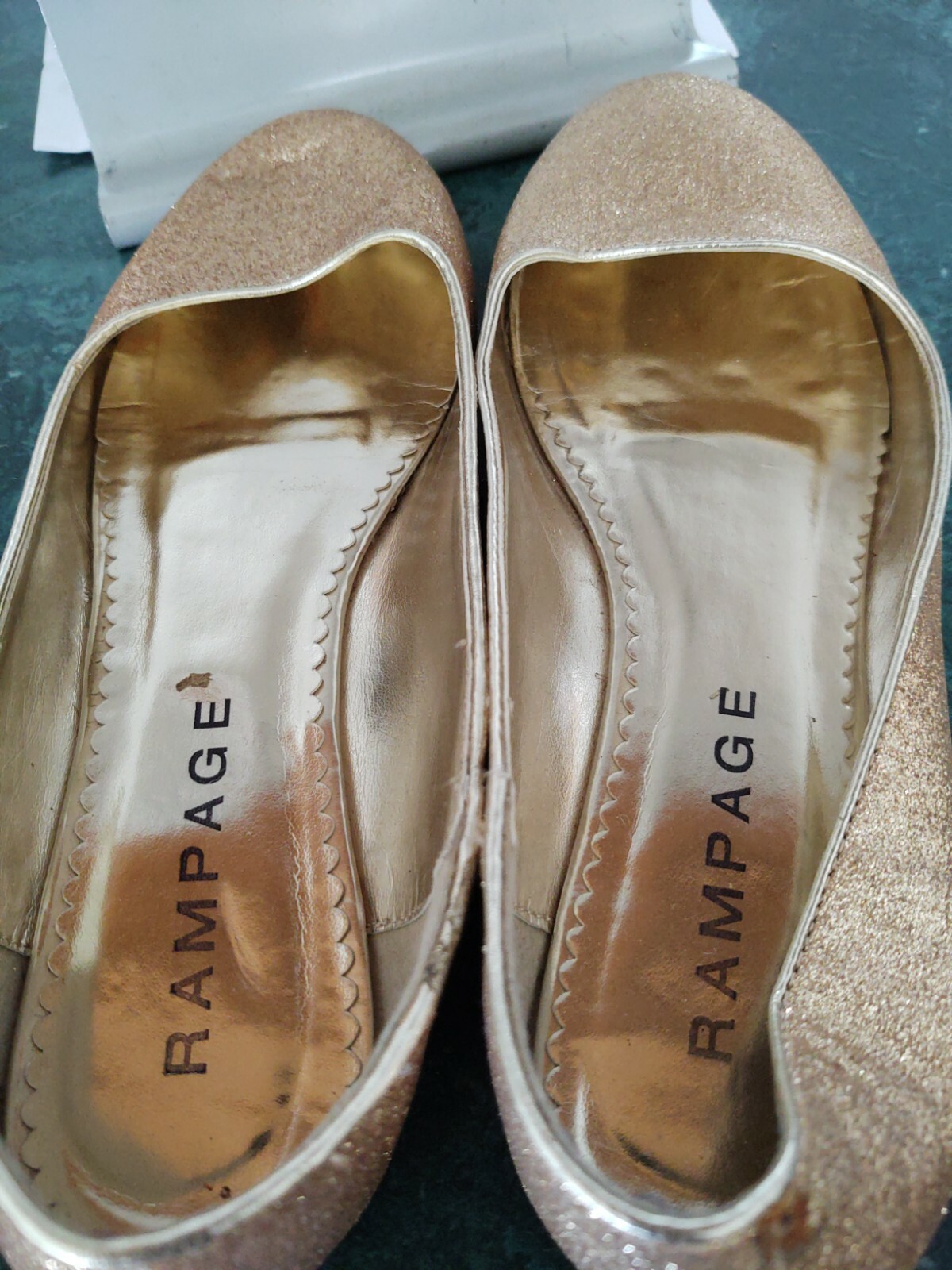 WOMEN'S RAMPAGE GOLD GLITTER EVENING SHOES Gem