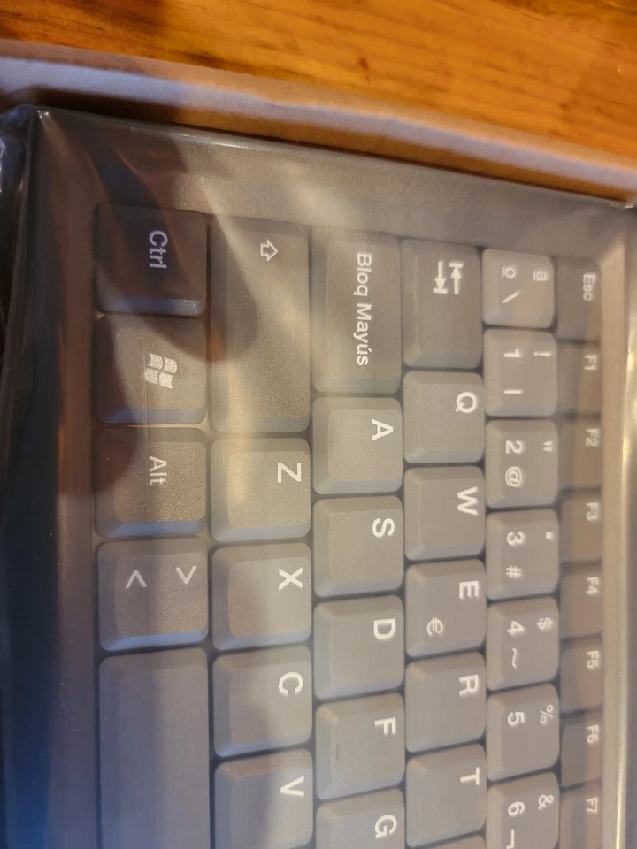 Black Box Spanish Keyboard For KVT419A-R4 SSKT0027502 - Image 4 of 4