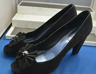 LARIZIA~LONDON DESIGNER BLACK SUEDE PEEP TOE COURT SHOES UK EU