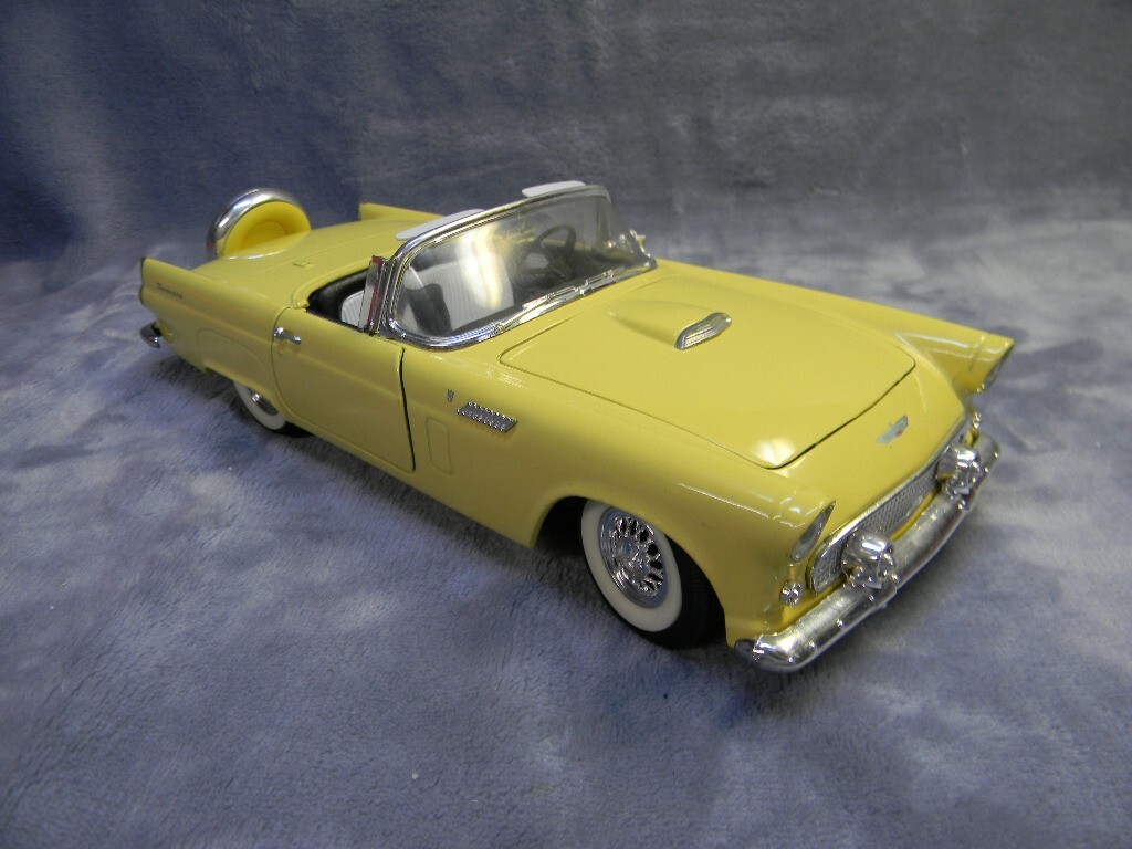 REVELL 1/18 THUNDERBIRD イエロー REVELL 1/18 THUNDERBIRD イエロー 1956 FORD 56 THUNDERBIRD