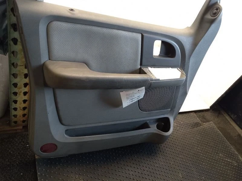 Отделочная панель передней двери со стороны водителя 2004 Ford Expedition 4L1Z-7823943-DAA - Изображение 2 из 4