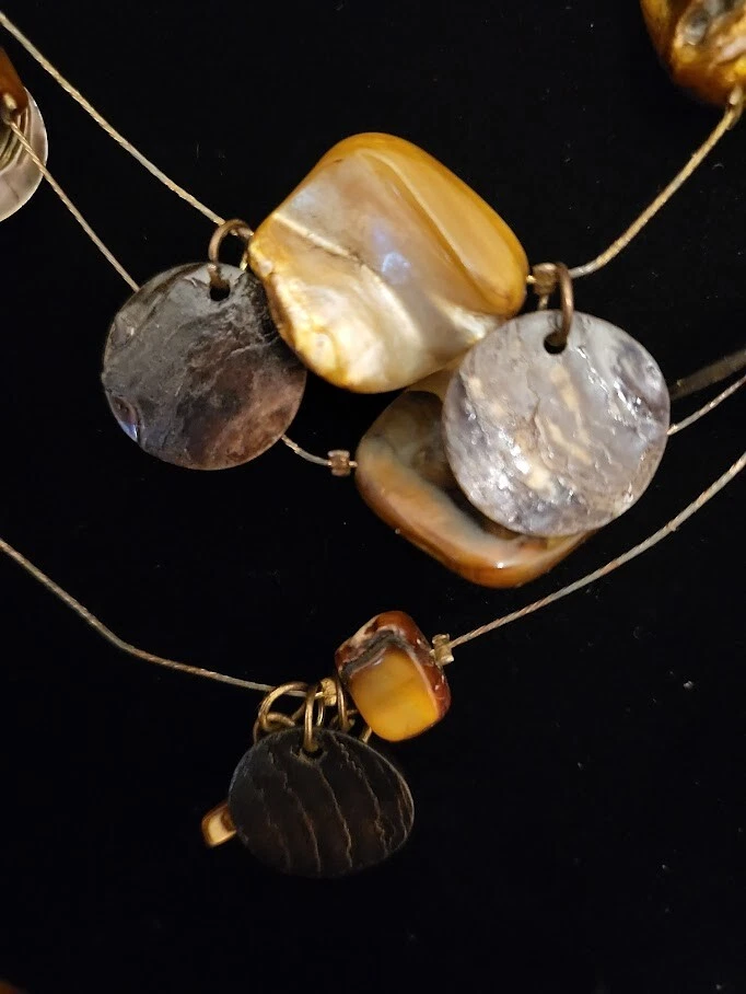 Collar Style & Co Marrón 3 Filas Ilusión Alambre Tono Dorado-Usado Foto 4 de 4