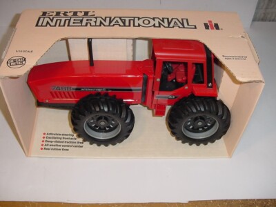 1/16 Vintage International 7488 4WD 2+2 Tractor by ERTL W/Original Box!