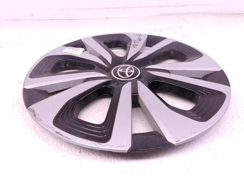 2019-2022 Toyota Prius Hub Cap Wheel Rim Cover - Scuffs 42602-47261 *Dmg Tab - Image 2 of 4