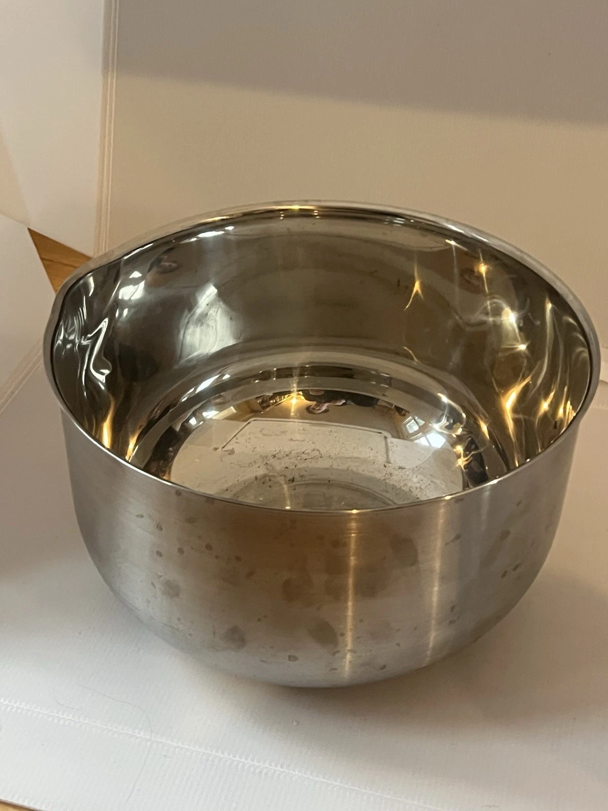William Sonoma Stainless Steel 18/10 Mixing Bowl 8Qt With Pour Spout Vintage
