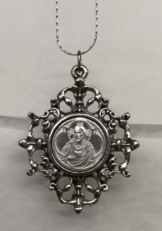 Vintage Lacy Filigree Maltese Sacred Heart of Jesus Medal Silvertone Necklace